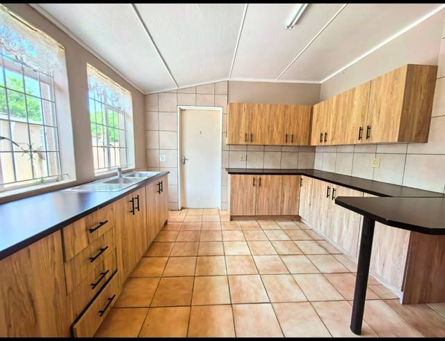 4 BEDROOM HOUSE TO LET IN SASOLBURG EXT 15